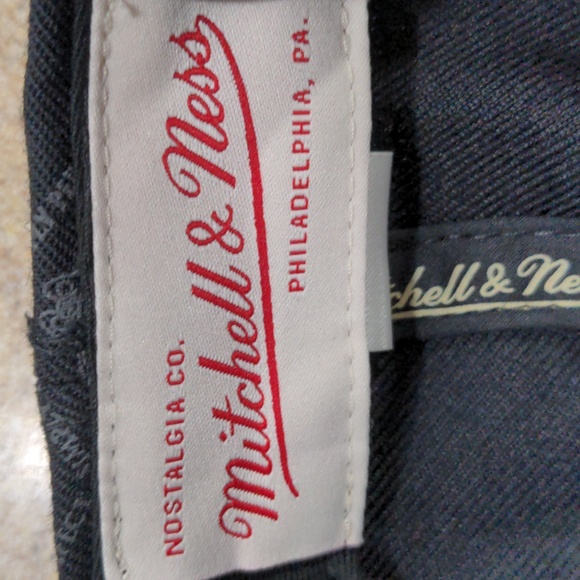 NWOT Mitchell & Ness Patron Bee Adjustable Snapback Cap Hat - Picture 4 of 6